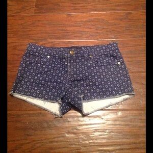 Juicy Couture patterned jean shorts. Size‎ 27.